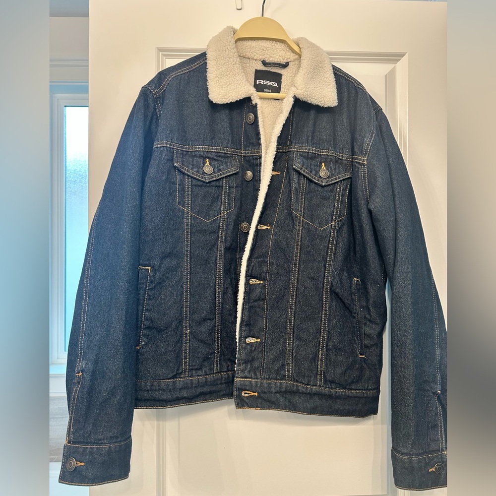 RSQ Dark Blue Denim Jacket with Sherpa Collar. New w/out taMen’s Small
